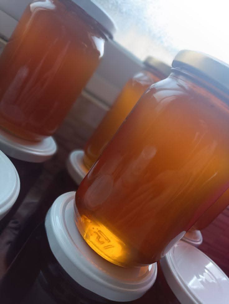 Amber Bari Makki honey jars with white lids